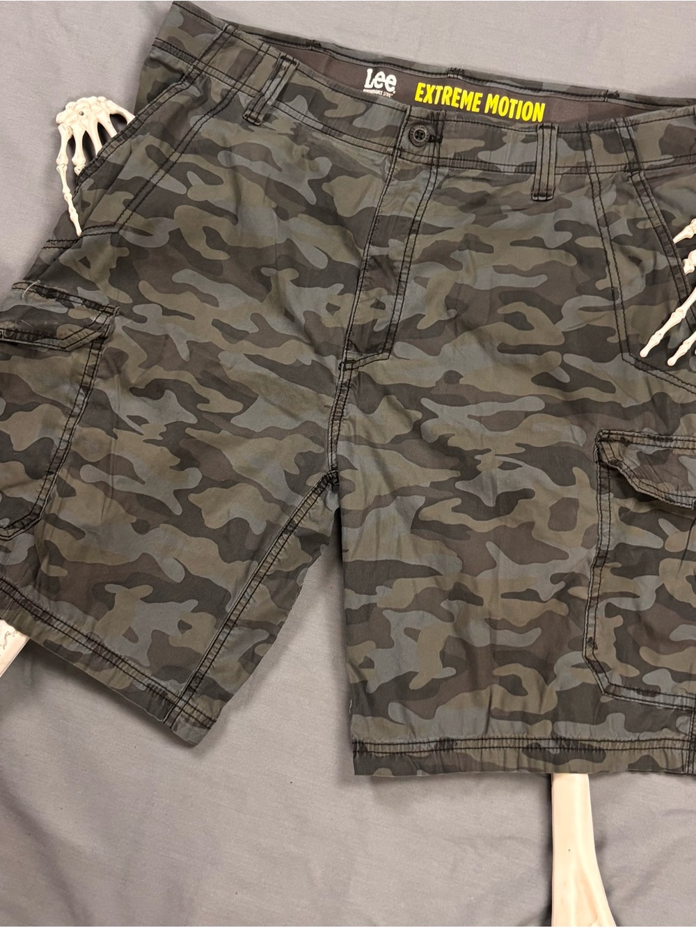 Lee Extreme Motion Camo Cargo Shorts Men’s Utility Shorts - Picture 3 of 16